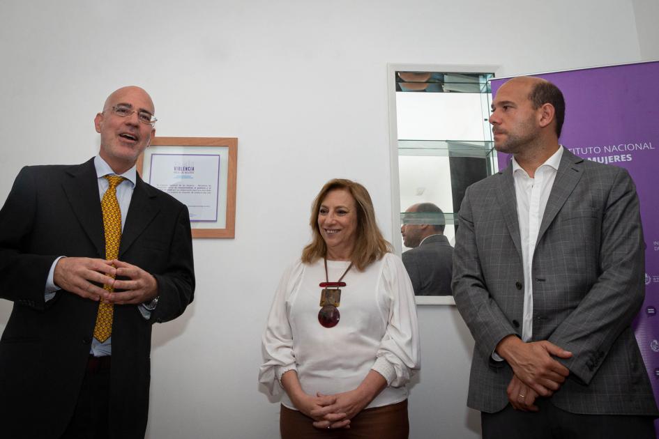 Embajador de Israel, Mónica Bottero y Martín Lema, foto tomada desde abajo.