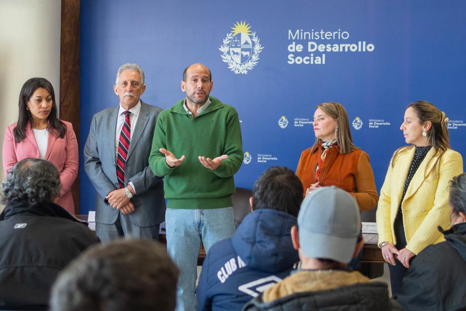 Autoridades de MIDES y UTU Autoridades de MIDES y UTU