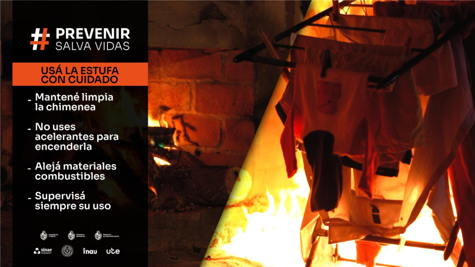 Uso adecuado de las estufas a leña. Tender derritiéndose cerca de estufa a leña con ropa colgada prendida fuego.