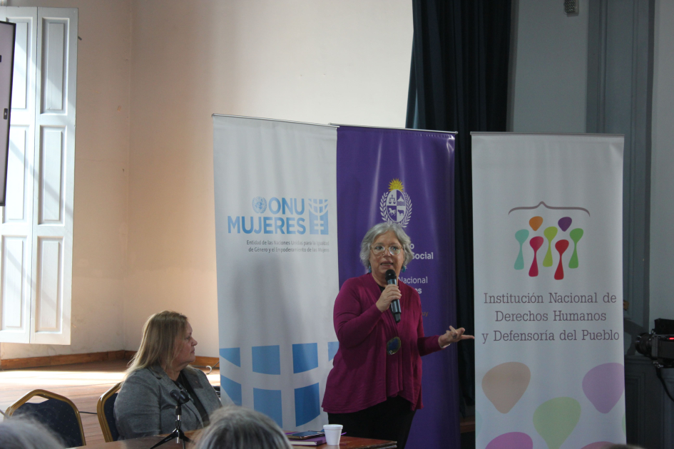 Mónica Xavier en uso de la palabra durante el Encuentro por la Igualdad en San José.