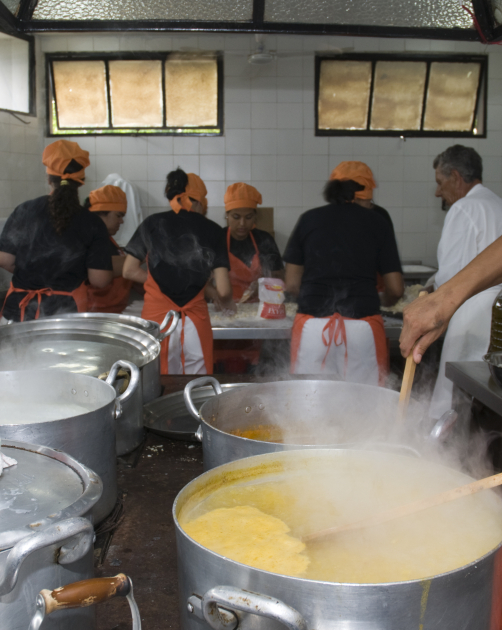 Cooperativas sociales fortalecen la alimentación escolar y la inclusión sociolaboral