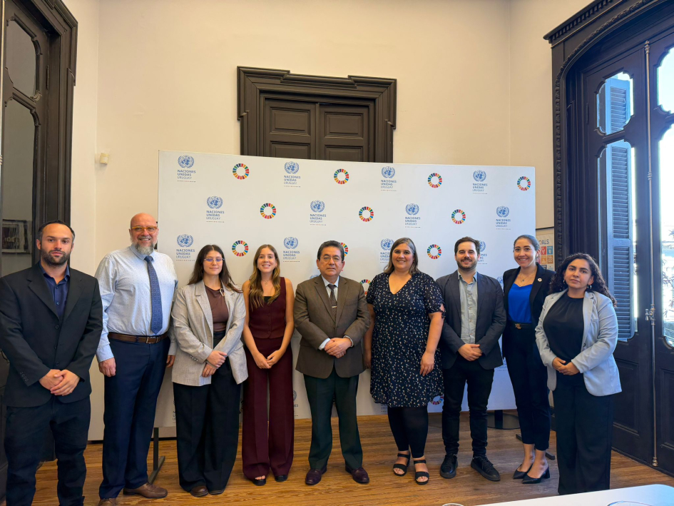 Autoridades y equipos técnicos participantes del traspaso de la PPT de la PRETT