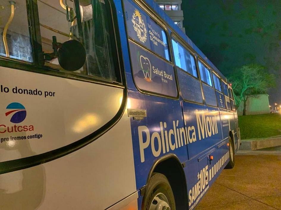 Policlínica móvil Mides Asse para personas en situación de calle Ómnibus adaptado para atención médica y sanitaria