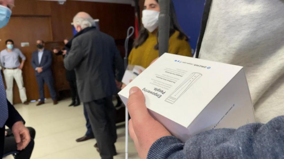 Usuarios del Centro Tiburcio Cachón reciben dispositivos donados por Israel Usuarios del Centro Tiburcio Cachón reciben dispositivos donados por Israel