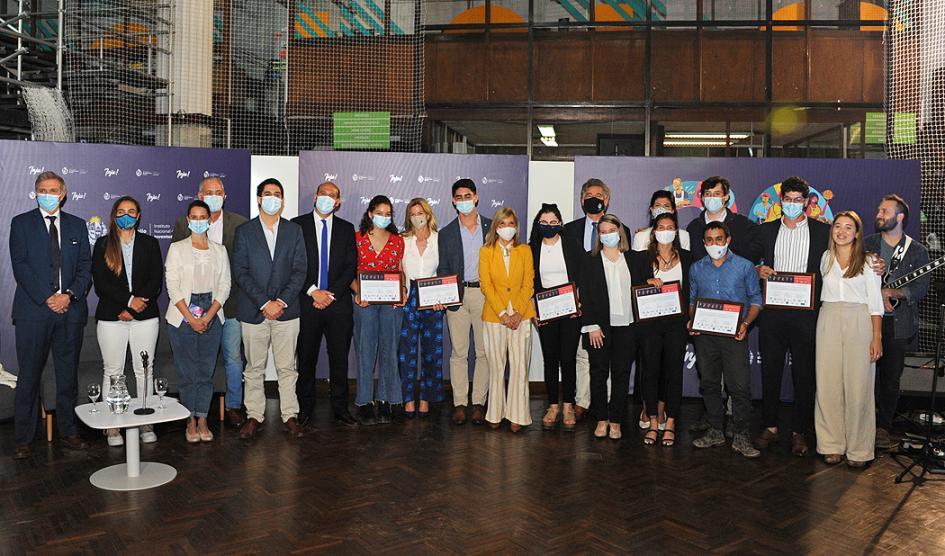 Todos los ganadores y ganadoras, más autoridades nacionales en la entrega de premios INJU Todos los ganadores y ganadoras, más autoridades nacionales en la entrega de premios INJU