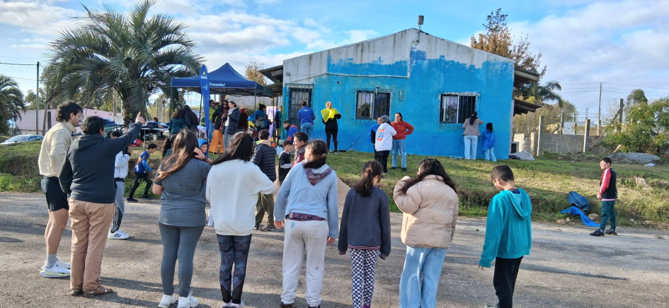 Participantes de una actividad en Maldonado durante la conmemoración del 28 de Mayo.