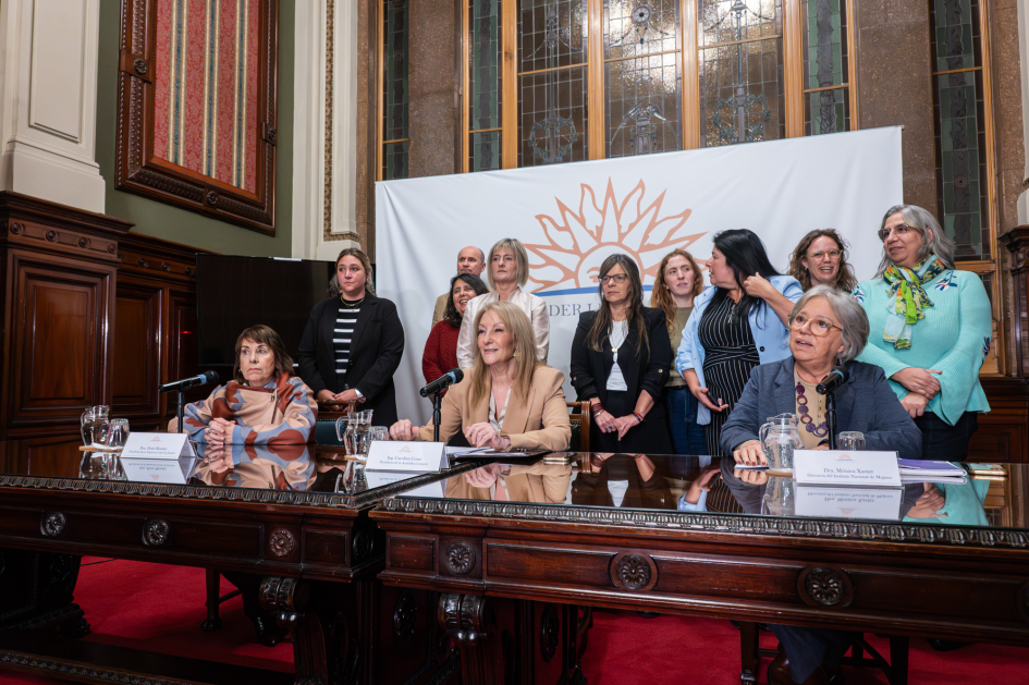 Autoridades en la conferencia de prensa para informar de la misión técnica en Córdoba (Argentina). Autoridades en la conferencia de prensa para informar de la misión técnica en Córdoba (Argentina).