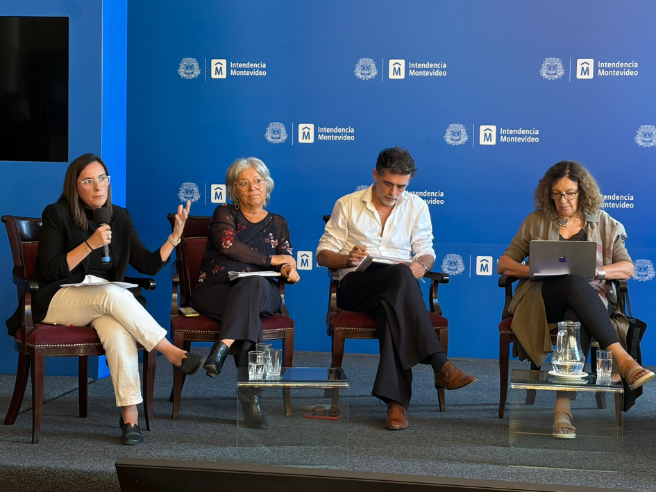 Oradoras durante el conversatorio La vivienda colaborativa: una política pública impostergable