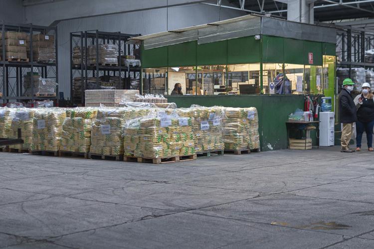 Donaciones almacenadas en el depósito de INDA