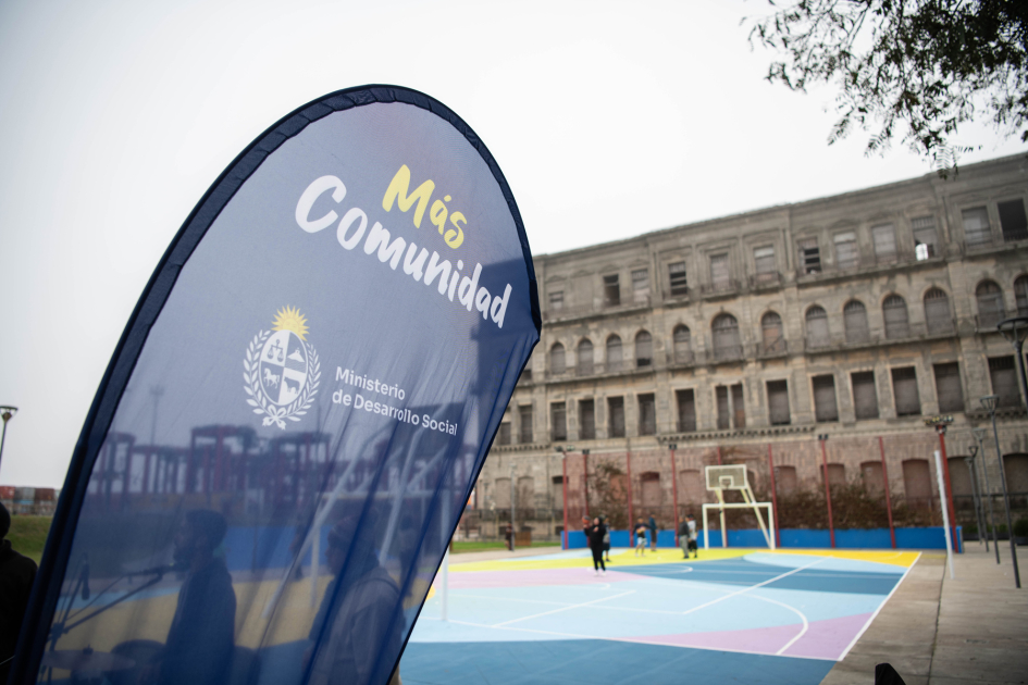Actividad de Centro de Migrantes en Plaza en Ciudad Vieja. Actividad de Centro de Migrantes en Plaza en Ciudad Vieja.