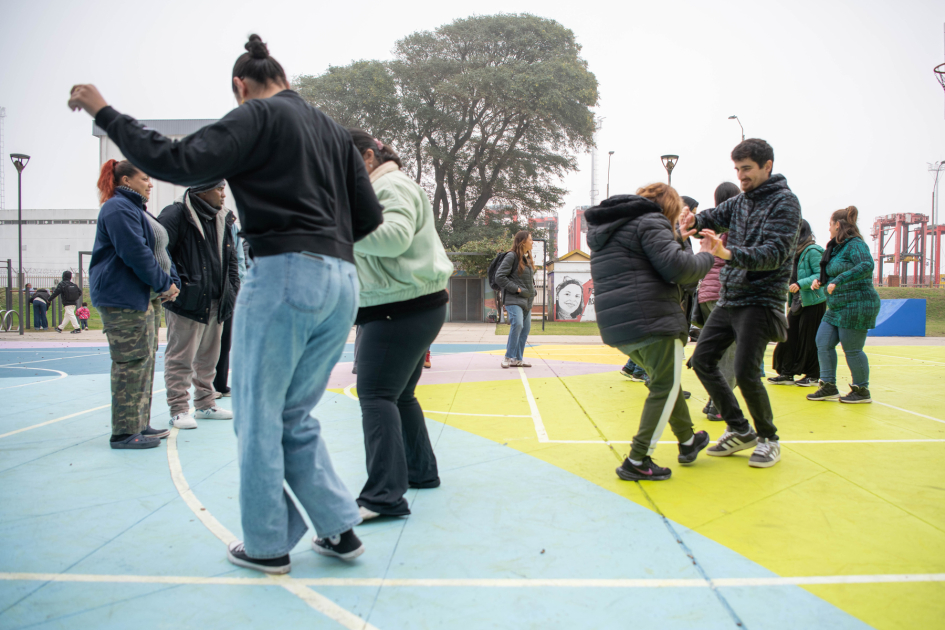 Actividad de Centro de Migrantes en Plaza en Ciudad Vieja. Actividad de Centro de Migrantes en Plaza en Ciudad Vieja.