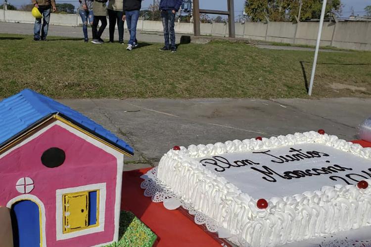 Entrega de viviendas Plan Juntos barrio Marconi