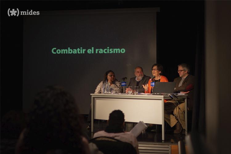 Mesa de autoridades en la apertura del seminario/debate