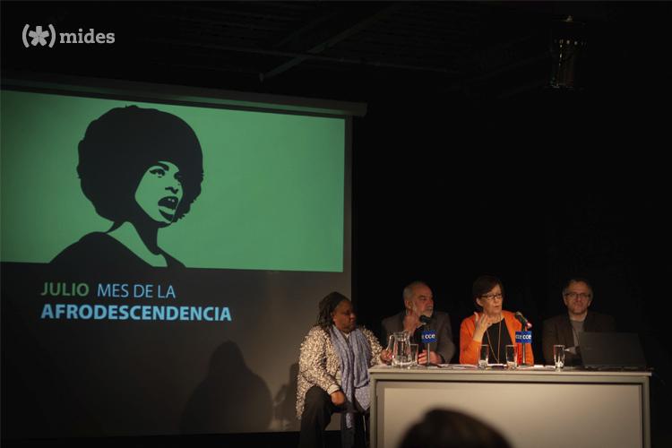 Mesa de apertura del seminario/debate Quilombo 2019 integrada por: la directora de DDHH del MIDES, Beatríz Ramírez; el presidente del Codicen, Wilson Netto; el rector de la UdelaR, Rodrigo Arim; y la ministra de Desarrollo Social, Marina Arismendi.