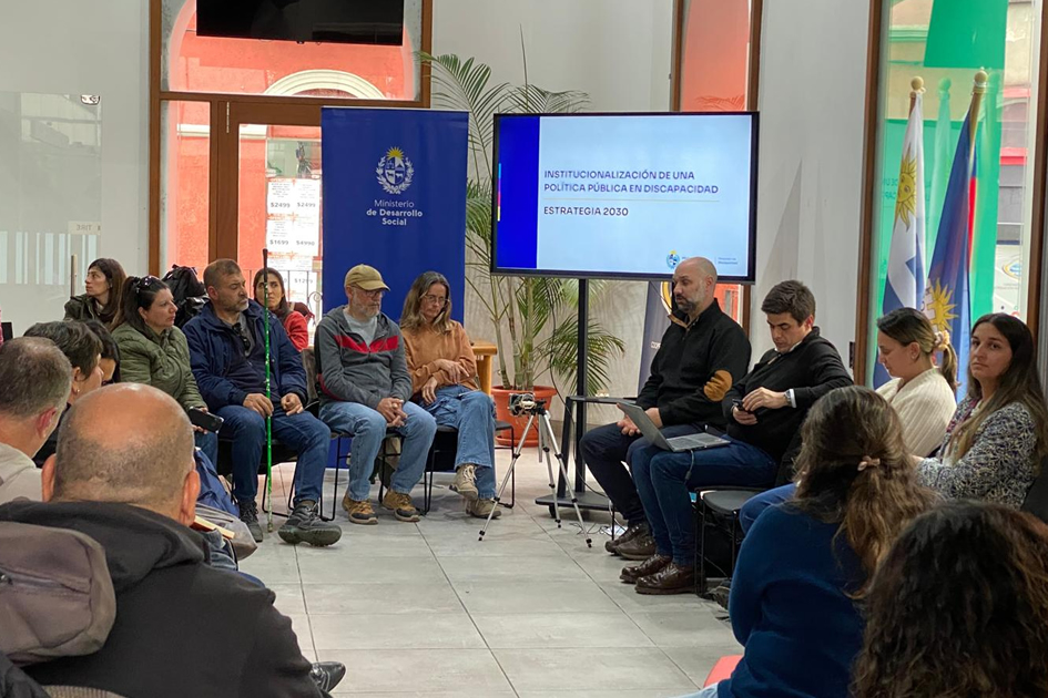 Actores públicos, referentes y organizaciones en la gira nacional “Uruguay sin Barreras”. Actores públicos, referentes y organizaciones en la gira nacional “Uruguay sin Barreras”.