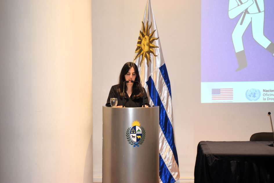 Maestra de ceremonias durante el seminario regional. Foto: Comunicación Mercosur.
