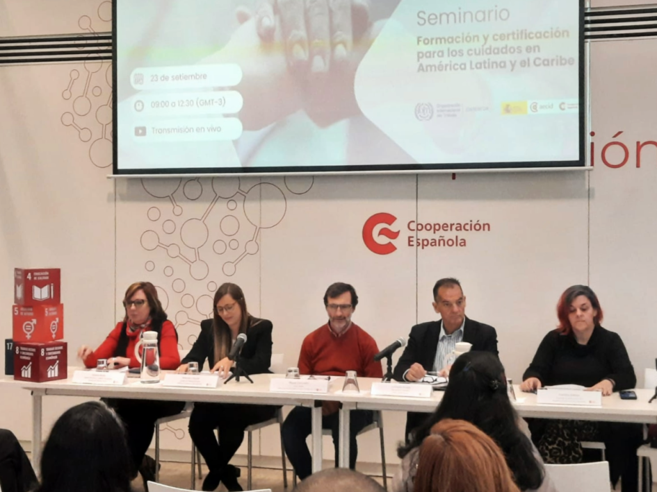 Mesa de expositores.