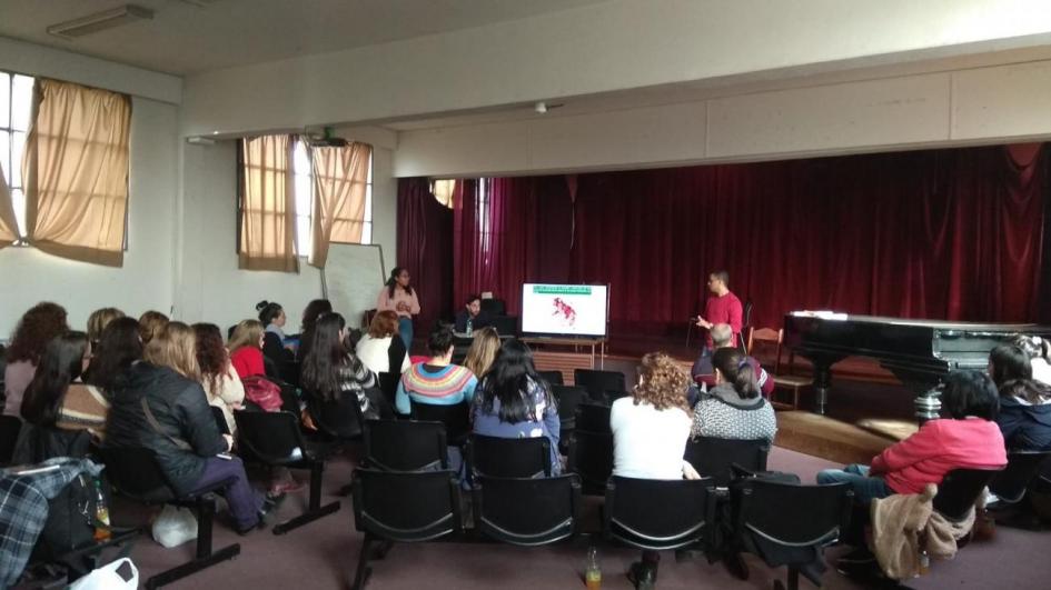 Docentes recibiendo una capacitación en el Liceo Departamental de Maldonado 