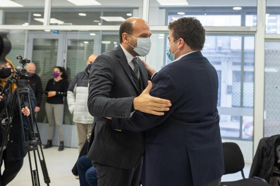 Martín Fernández saluda a Martín Lema Martín Fernández saluda a Martín Lema