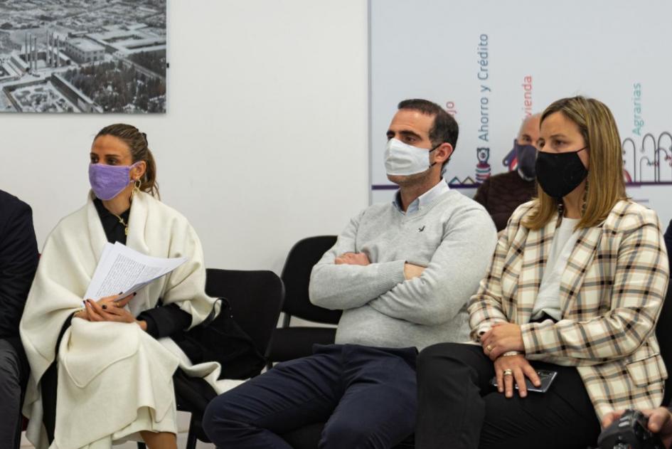 Público en el acto de firma del convenio Público en el acto de firma del convenio