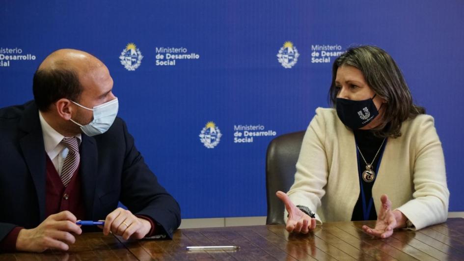 Autoridades del Ministerio de Desarrollo Social en firma de acuerdo de capacitación con empresa Unilever Autoridades del Ministerio de Desarrollo Social en firma de acuerdo de capacitación con Unileverl