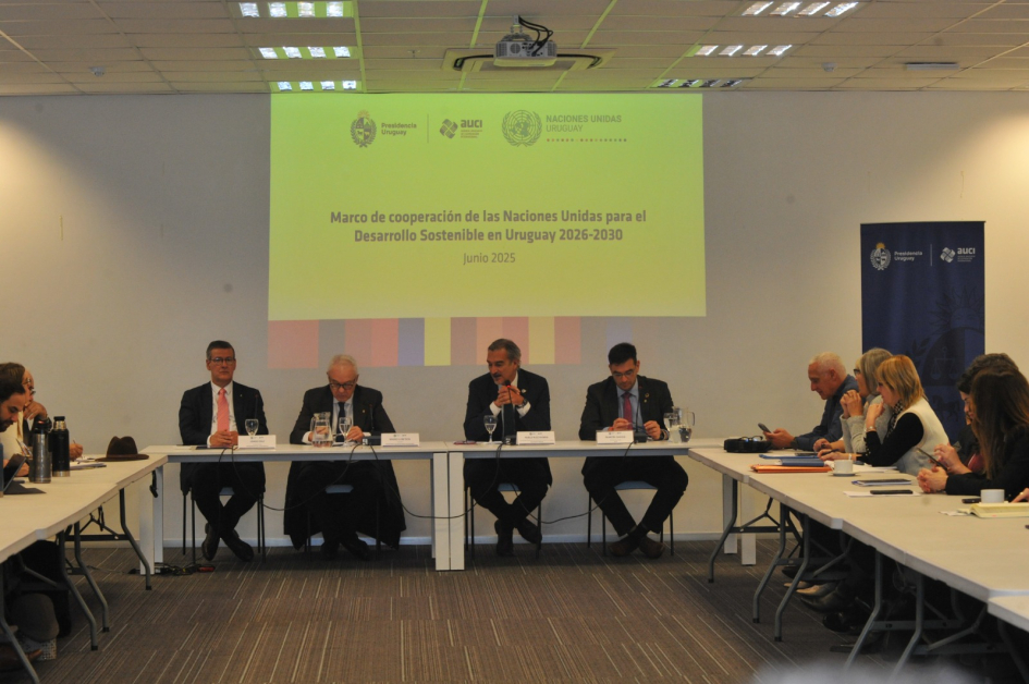 Mesa de apertura de primera reunión de alto nivel de MECNUD Mesa de apertura de un evento en Torre Ejecutiva