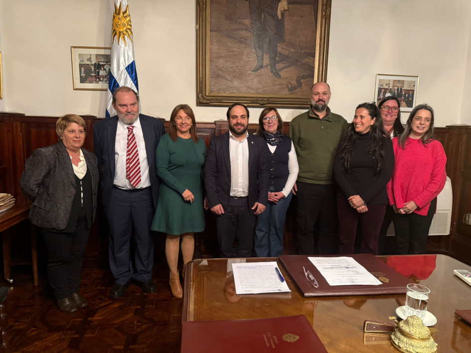 Firma de convenio entre Ministerio de Desarrollo Social y Tribunal Contencioso Administrativo. Firma de convenio entre Ministerio de Desarrollo Social y Tribunal Contencioso Administrativo.