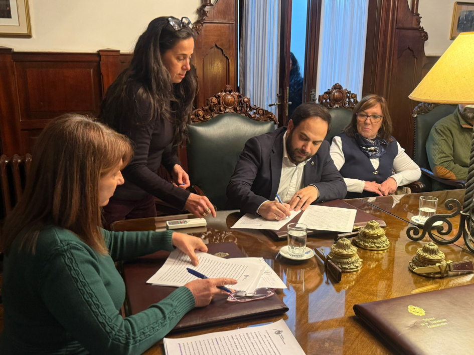 Firma de convenio entre Ministerio de Desarrollo Social y Tribunal Contencioso Administrativo. Firma de convenio entre Ministerio de Desarrollo Social y Tribunal Contencioso Administrativo.