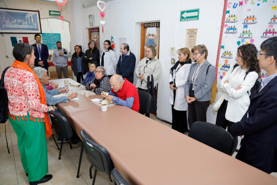 Visita de las delegaciones a los servicios 