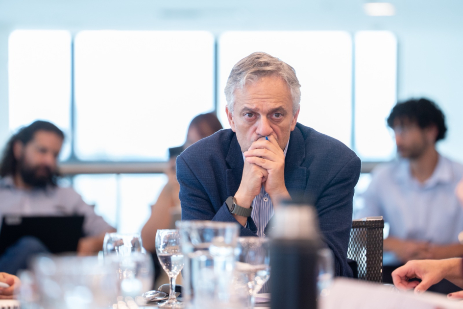 Autoridades reunidas en la primera reunión del gabinete de infancia.