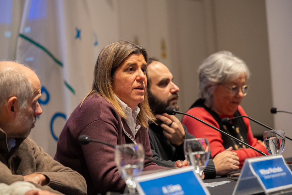 Mesa de autoridades en firma de convenio