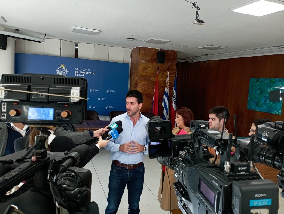 Alejandro Sciarra Alejandro Sciarra dando una nota a la prensa