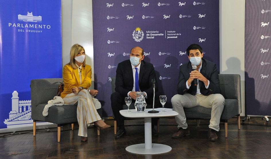 Vicepresidenta, junto al ministro de desarrollo social y al director de INJU presentan Premios Vicepresidenta, junto al ministro de desarrollo social y al director de INJU presentan Premios