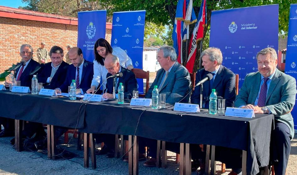 Mesa de autoridades de Presidencia, Mides y Ministerio de Defensa Nacional