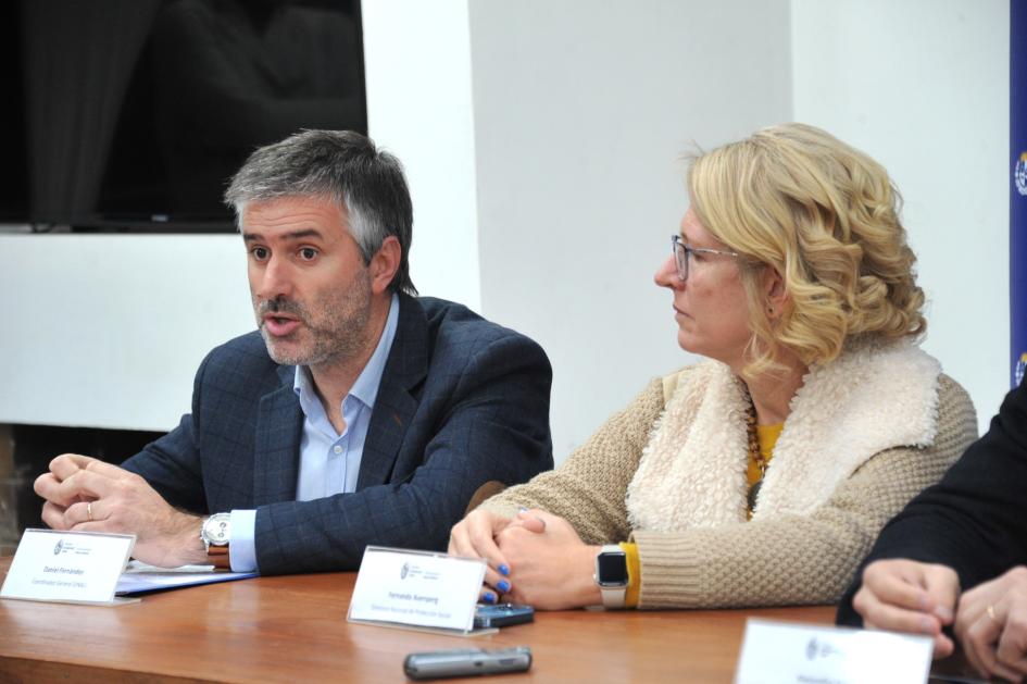 Directora nacional de Protección Social, Fernanda Auersperg y el coordinador general de la DINALI Directora nacional de Protección Social, Fernanda Auersperg y el coordinador general de la DINALI