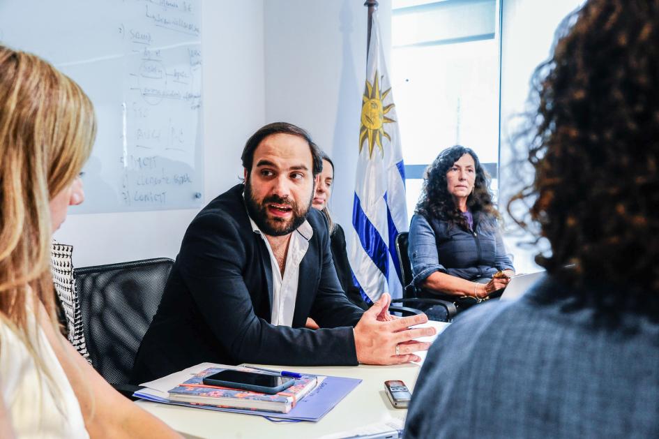 Ministro Civila haciendo uso de la palabra en la apertura de la reunión Ministro Civila haciendo uso de la palabra en la apertura de la reunión