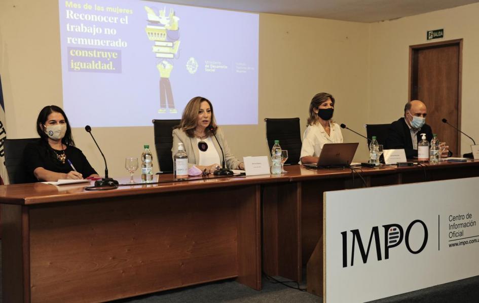 Autoridades en acto por Día Internacional de las Mujeres Autoridades en acto por Día Internacional de las Mujeres