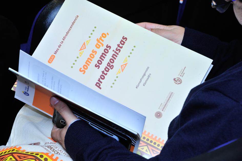 Carpeta con estética del Mes Afro (PH: Presidencia) Carpeta con estética del Mes Afro (PH: Presidencia)
