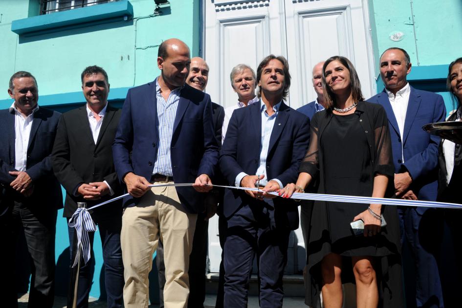 Lacalle Pou junto a Martín Lema en inauguración del primer Centro de Referencia de Políticas Sociale