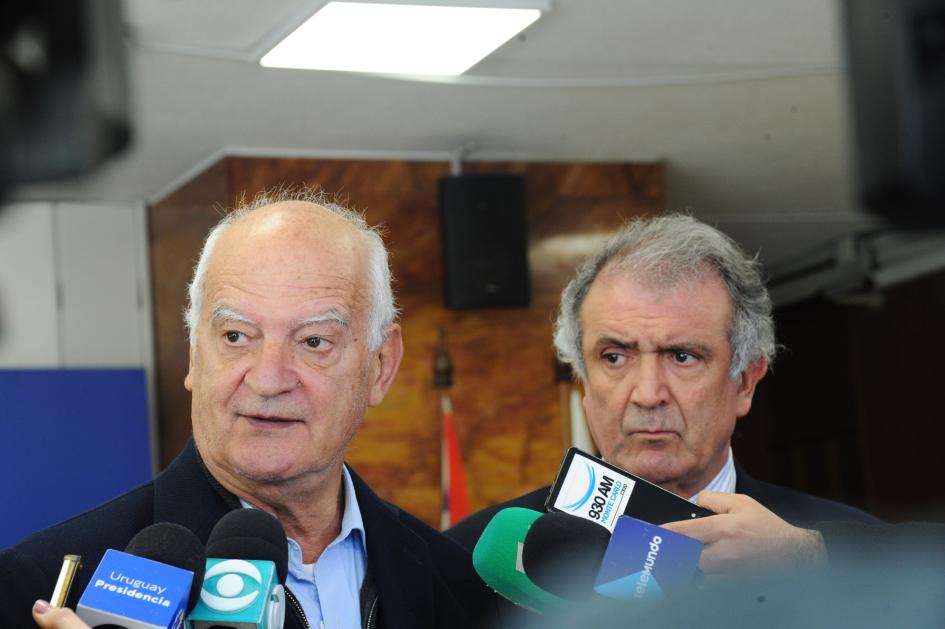 Autoridades de AFE haciendo declaraciones de prensa (PH Presidencia) Autoridades de AFE haciendo declaraciones de prensa (PH Presidencia)