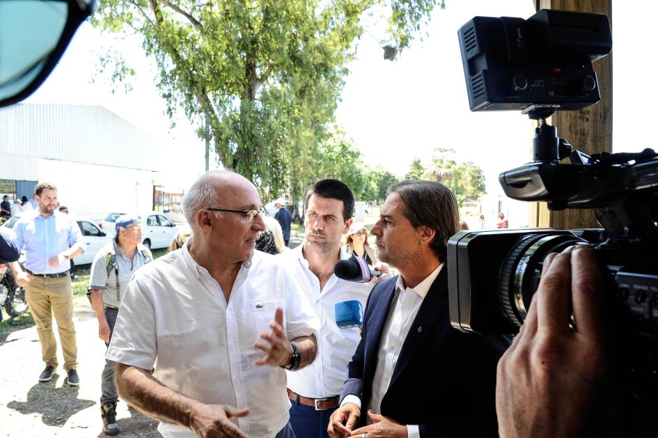 Presidente junto al ministro y el director de INDA Presidente junto al ministro y el director de INDA
