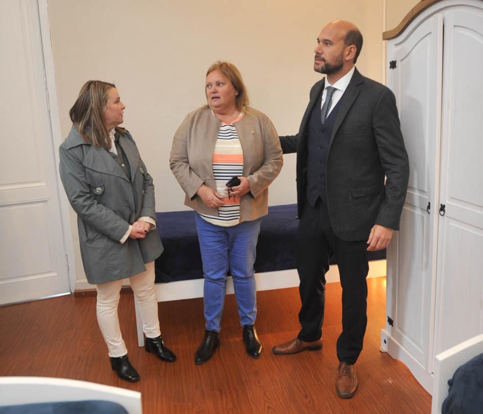 Ministro Lema, subsecretaria Brugman y Ana María Bentaberri, intendente de San José. Lema y Brugman junto a Ana María Bentaberri, intendente de San José.