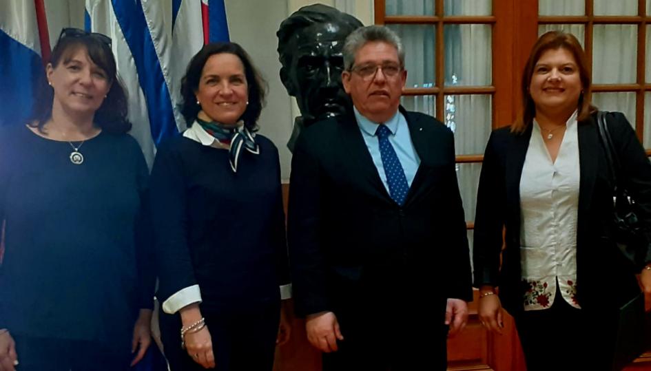 Foto de autoridades de Inmujeres, ENAP y Comisión Administrativa de Parlamento 