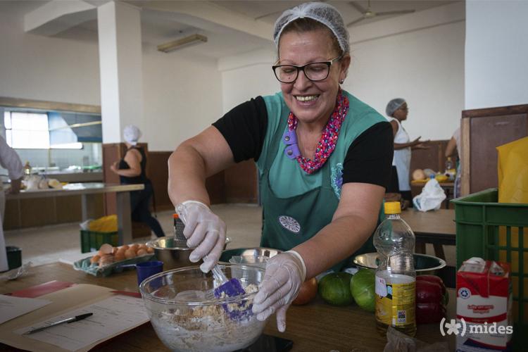 Mujer cocinando