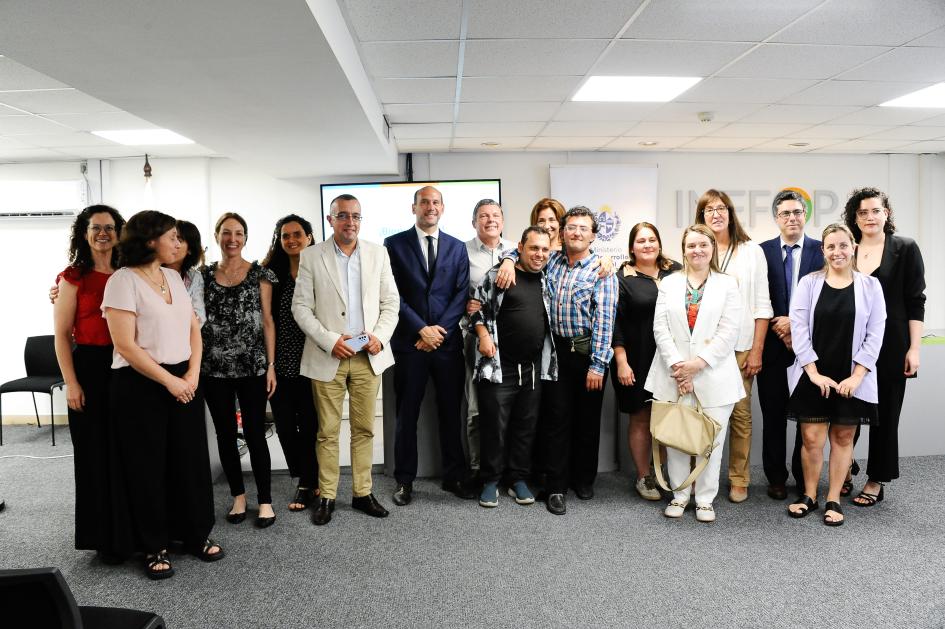 Autoridades junto a participantes (Foto: Presidencia)