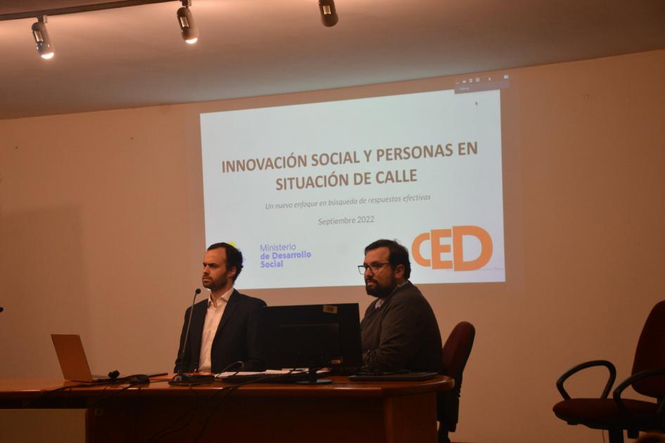 Técnicos realizando la presentación Técnicos realizando la presentación