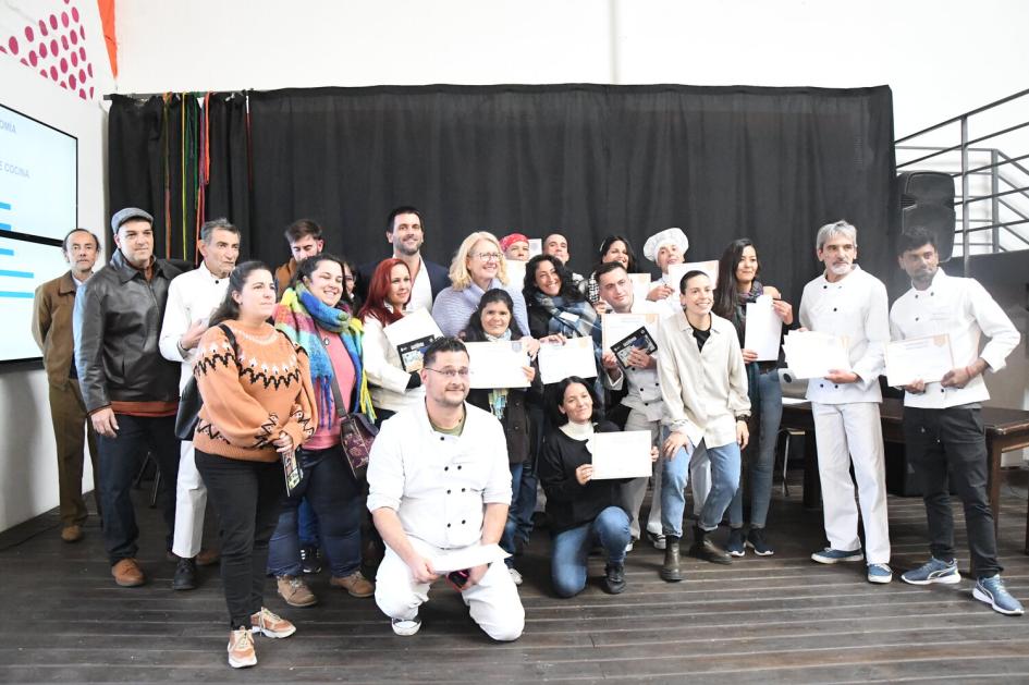 Participantes de la capacitación que recibieron sus diplomas Participantes de la capacitación que recibieron sus diplomas