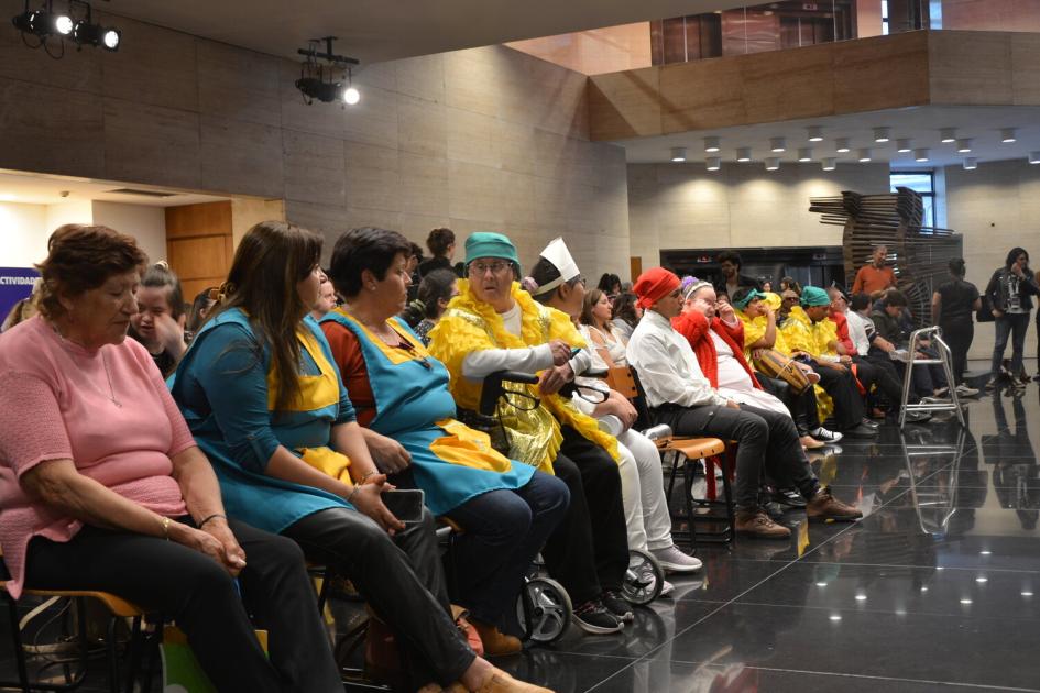 Asistentes al encuentro: participantes, referentes, familiares, público en general. .