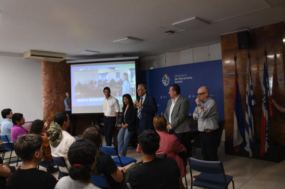 Autoridades presentes en la entrega de diplomas Autoridades presentes en la entrega de diplomas