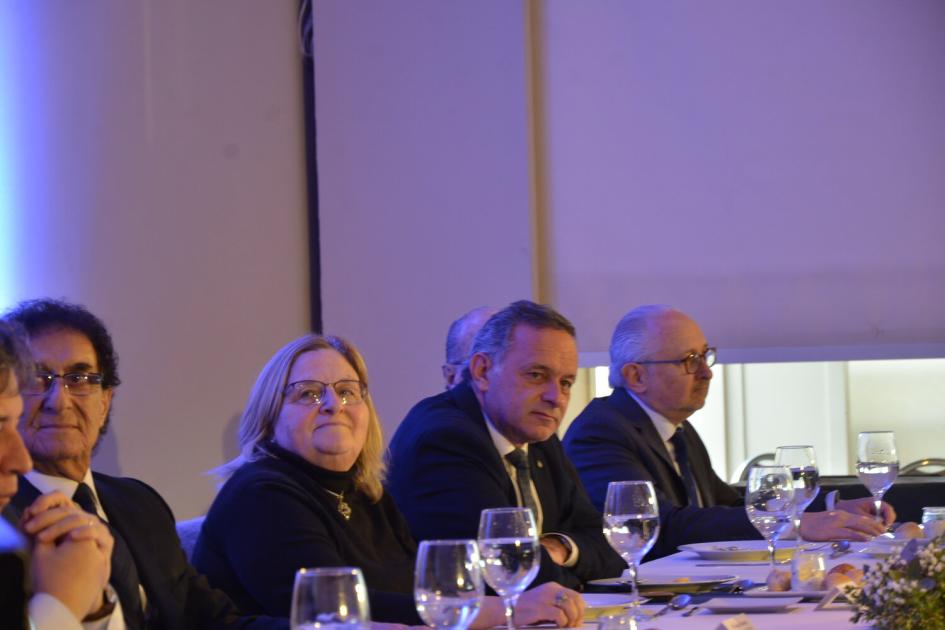 Mesa de autoridades que acompañaron al ministro Lema Mesa de autoridades en almuerzo de ADM en Club de Golf del Uruguay: Presidencia, ministros.